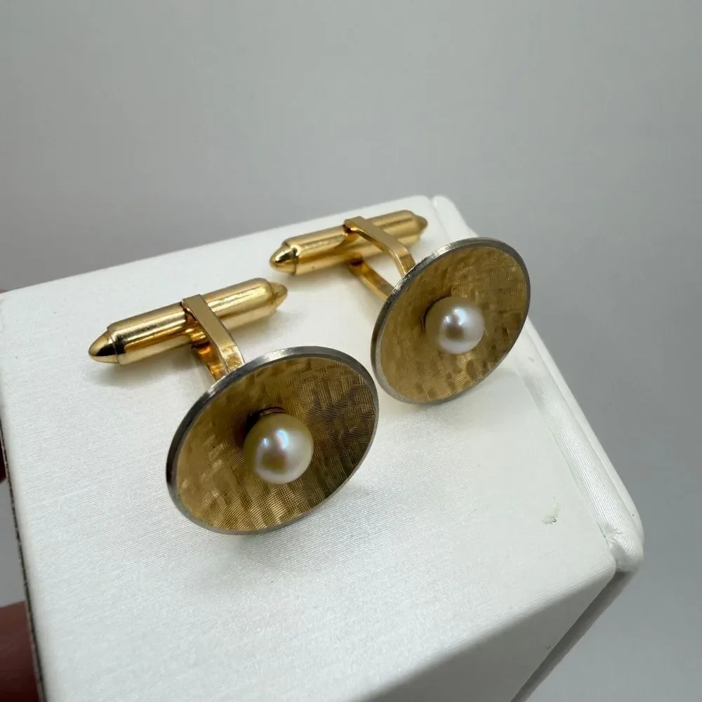 Vintage Gold Tone Kramentz, faux pearl center cuff links!‎